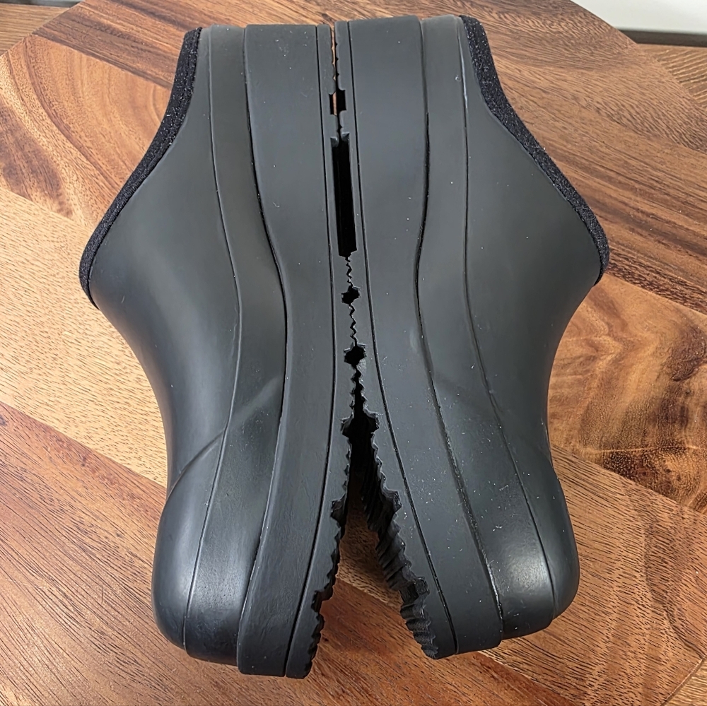 Hunter Women's Slip-On Clogs - Picture 12 of 14
